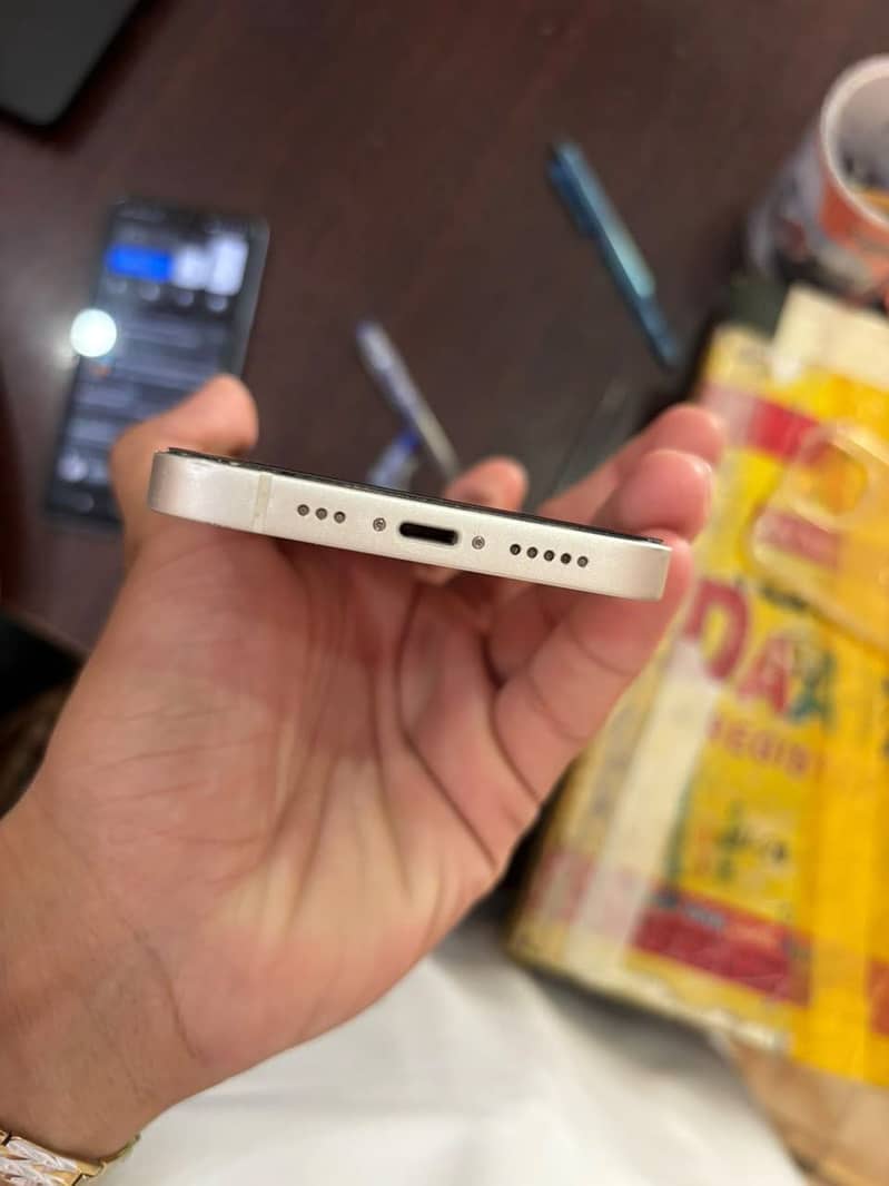 Apple iPhone 13 5
