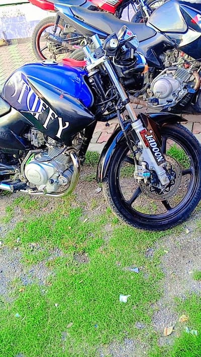 saf bike ha koi Kam nhi ha. rap kea hua ha bike py