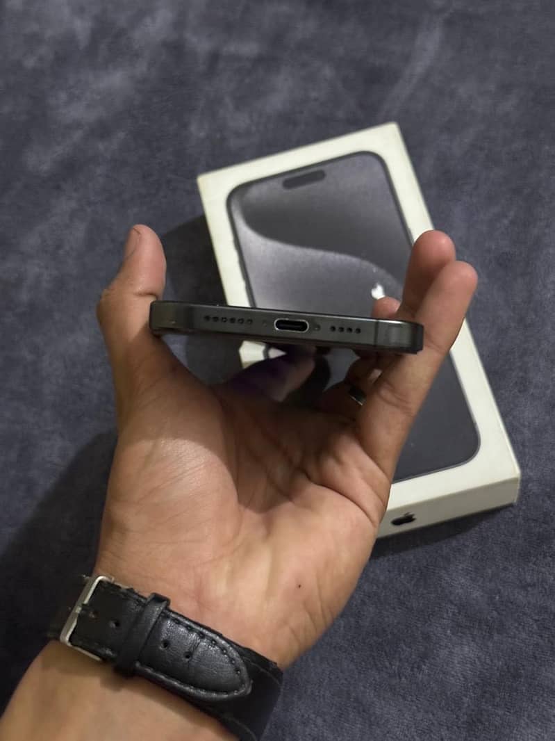 iPhone 15 pro max 4