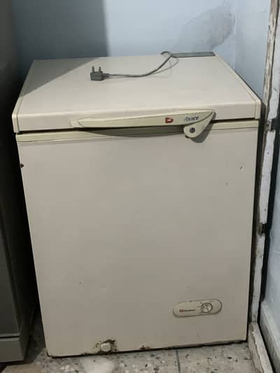Dawlance deep fridge for sale in original condition