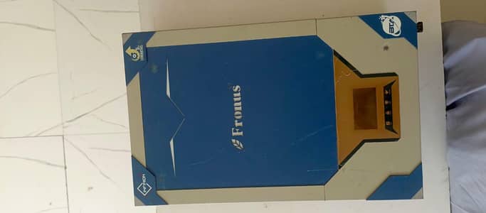 Urgent Sale Fronus Hybrid 6kw Solar inverter