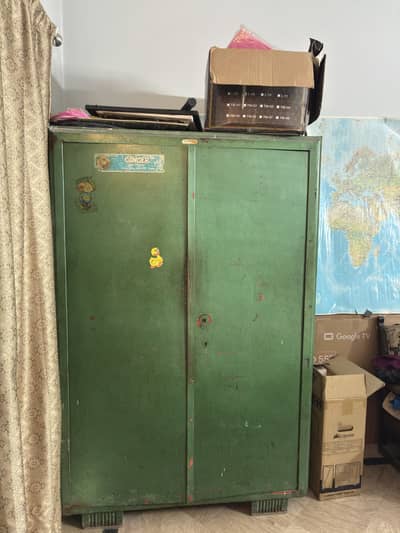 Vintage Style Steel Wardrobe / Double Door Metal Almirah with Locker