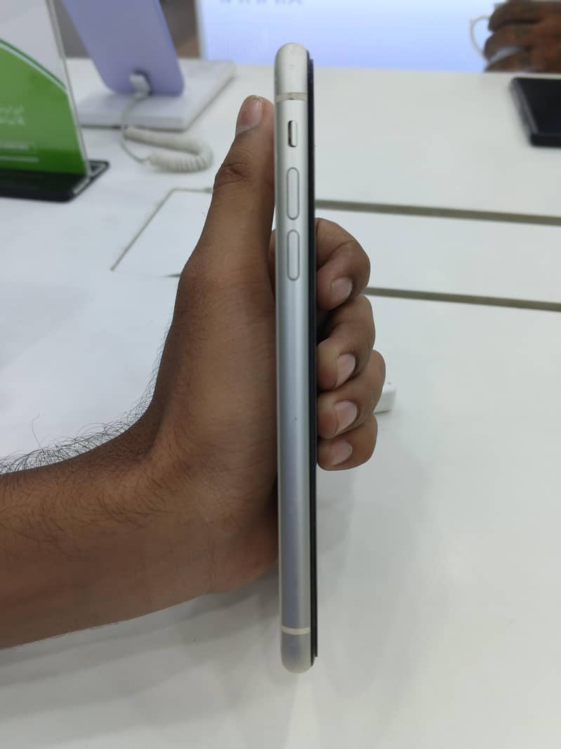 Apple iPhone 11 2