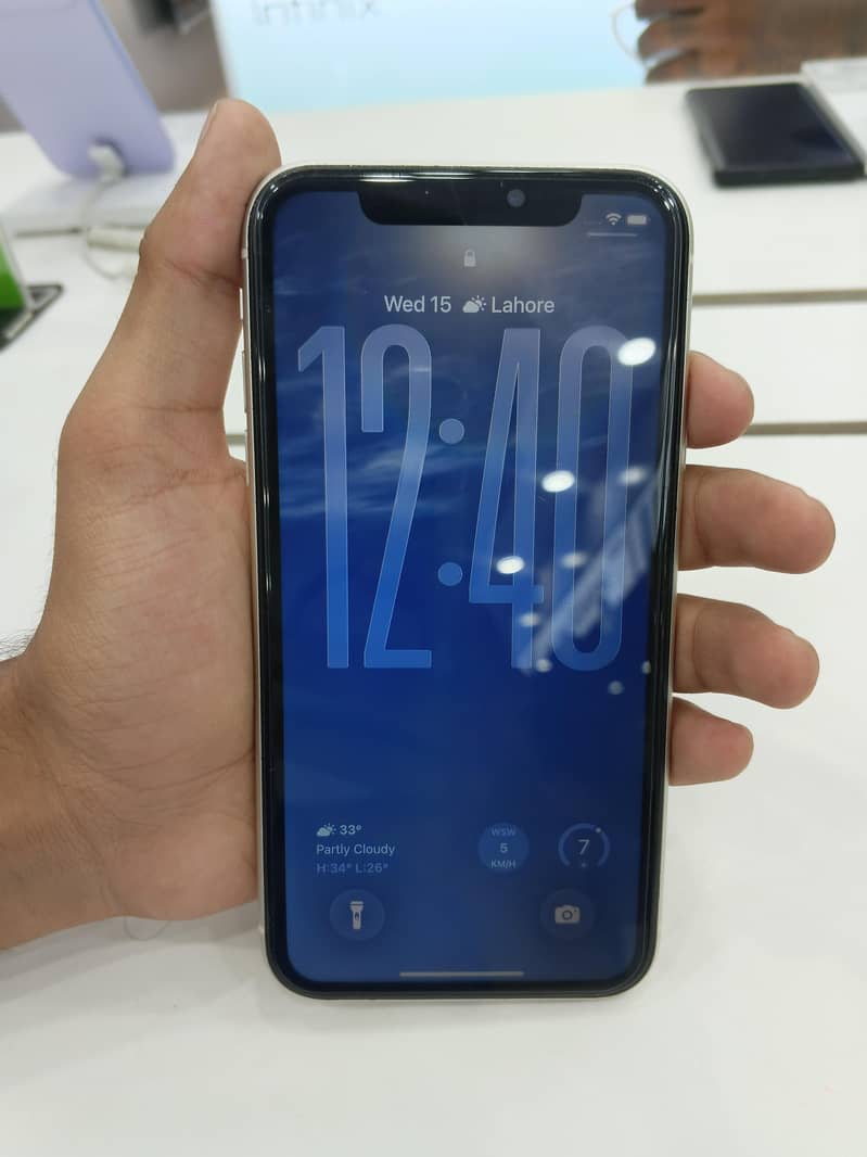 Apple iPhone 11 4