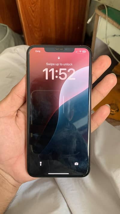 Apple iPhone XS Max golden color
