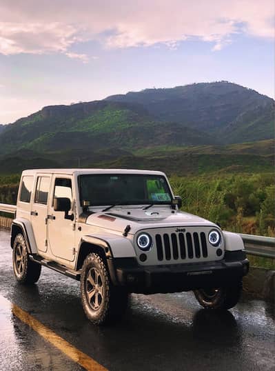 Jeep Wrangler Unlimited Sahara Black Tie Edition 2013
