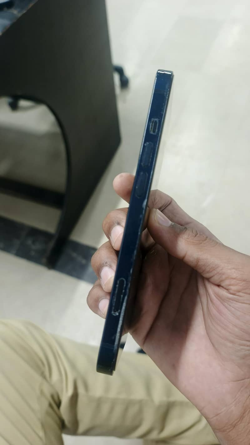 Apple iPhone 13 2
