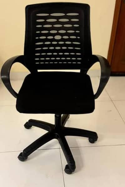 6 agents Chairs, 2 tables, 2 visitor chairs