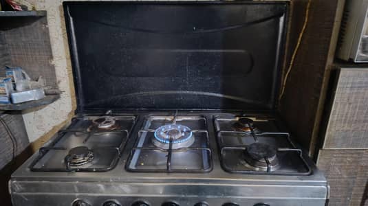 cooking range in good condition