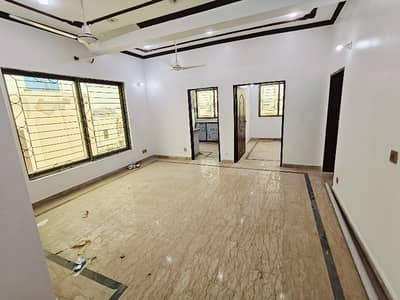 Hot Offer 6,Marla Second Floor Apartment Available For Office Use Near Doctor Hospital