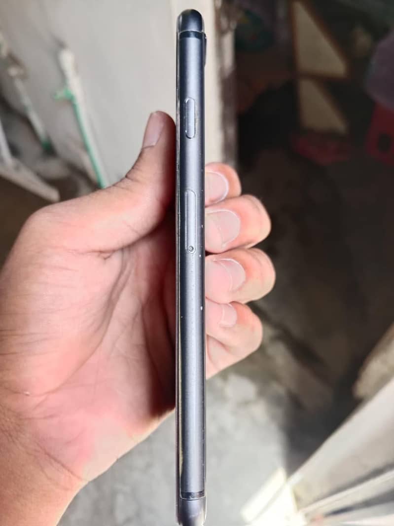 Apple iPhone 8 1