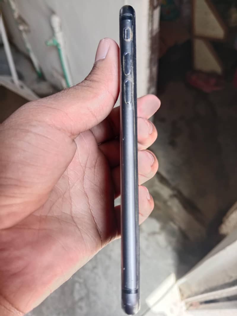 Apple iPhone 8 4