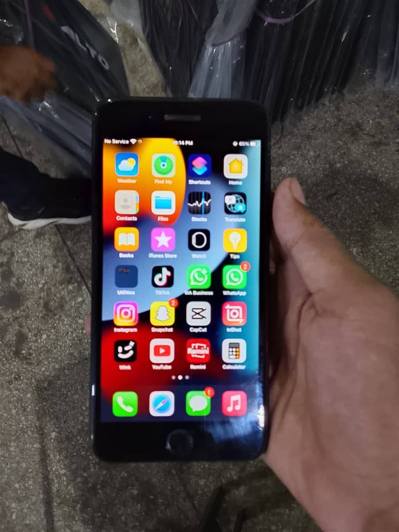 Apple iPhone 7 Plus 1