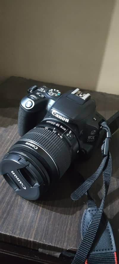 DSLR Camera for beautiful pictures and vilogging