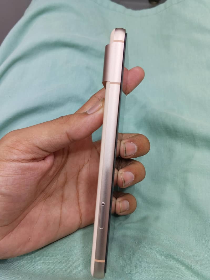 Google Pixel 8 4