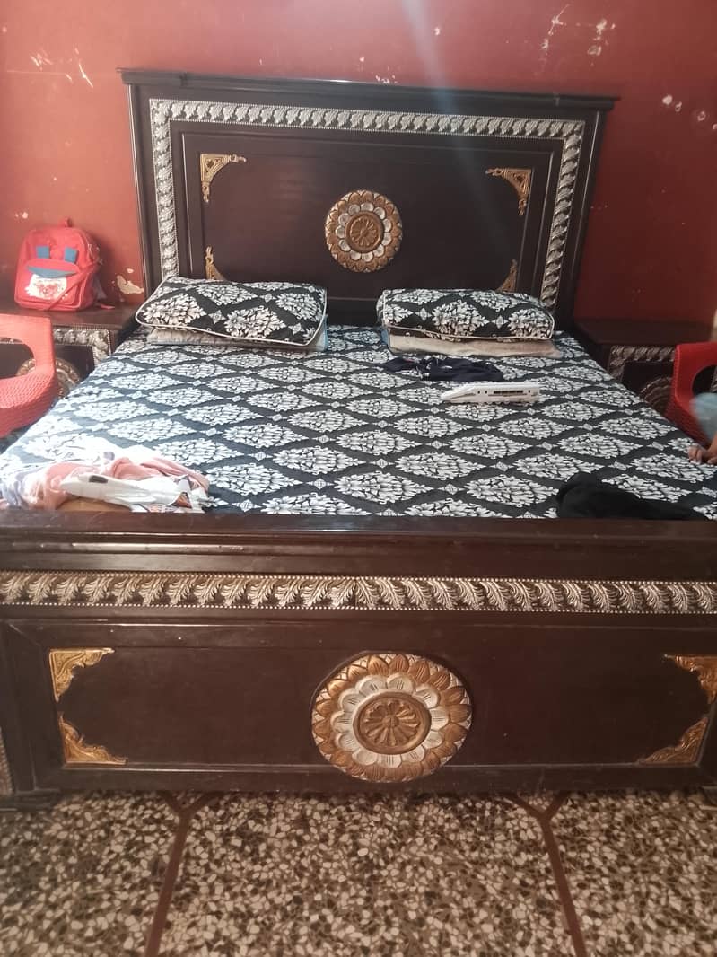 king size bed 0