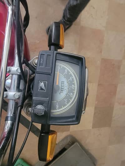 Honda cd70 original 9300kxh chali hoi ha bike contact :03457933230