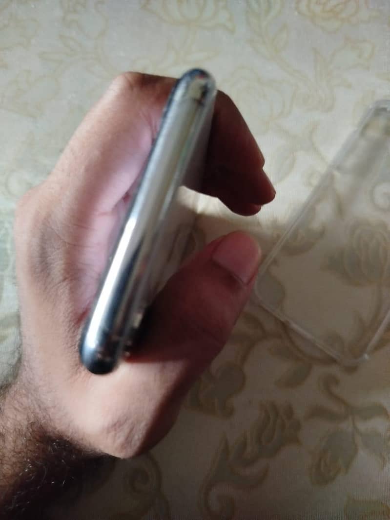 Apple iPhone X 3