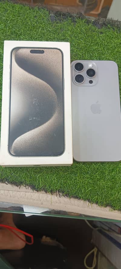 Apple iPhone 15 Pro Max natural