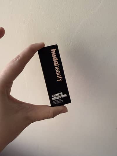 Huda beauty concealer coconut flakes