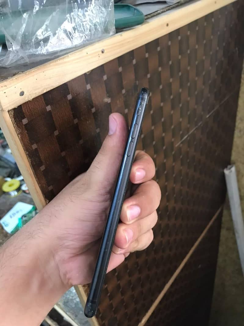 Apple iPhone 7 Plus 6