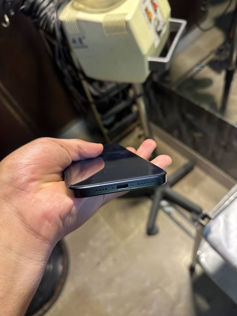 Apple iPhone 16 Plus 1