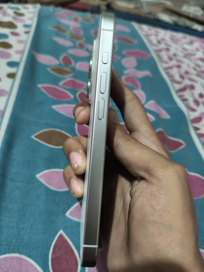 Apple iPhone 15 Pro 0