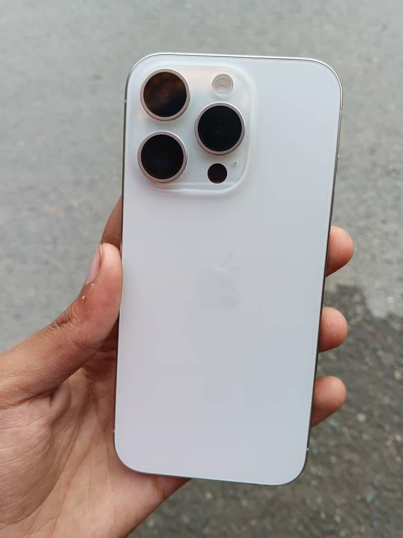 Apple iPhone 15 Pro 2