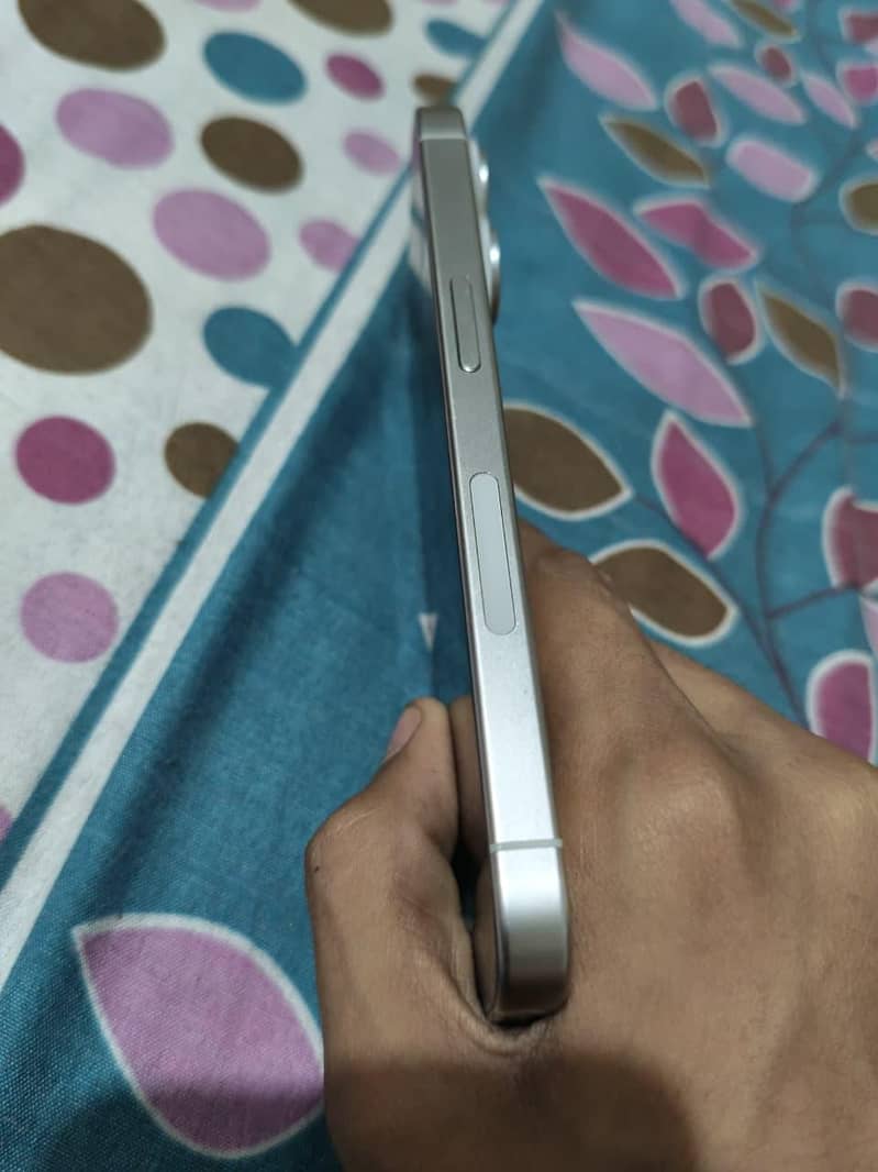 Apple iPhone 15 Pro 3