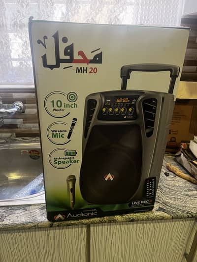 Wireless speakers with Mic