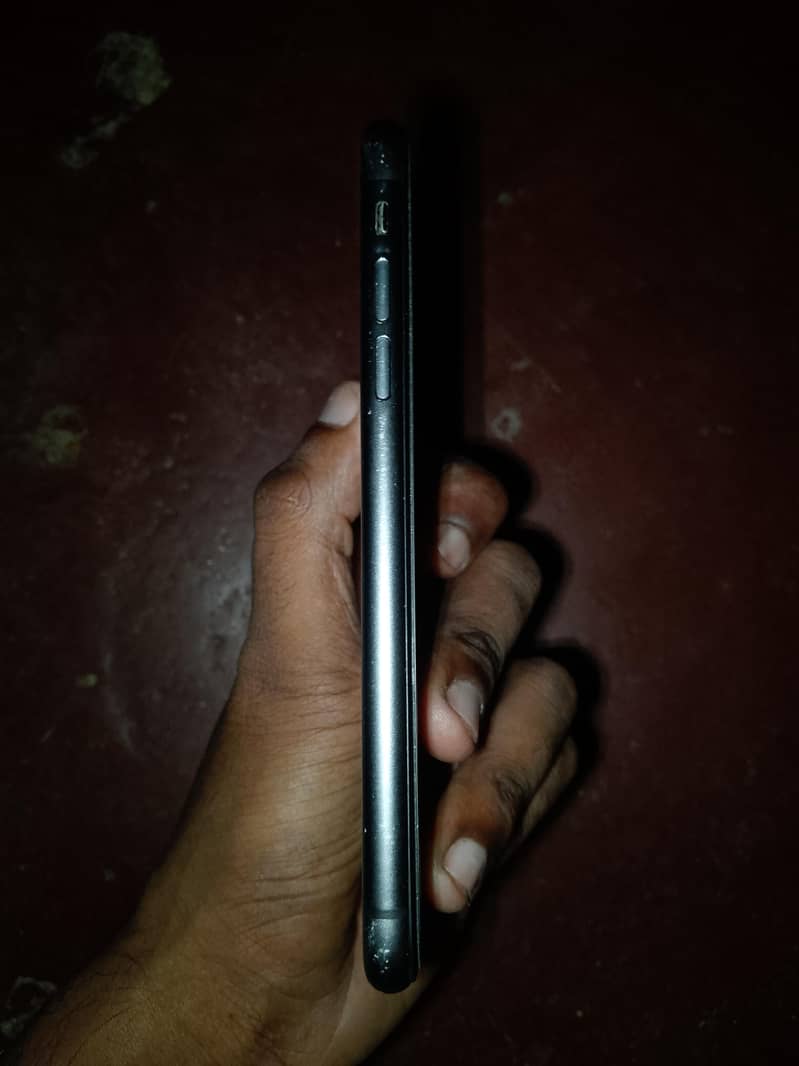 Apple iPhone 11 3
