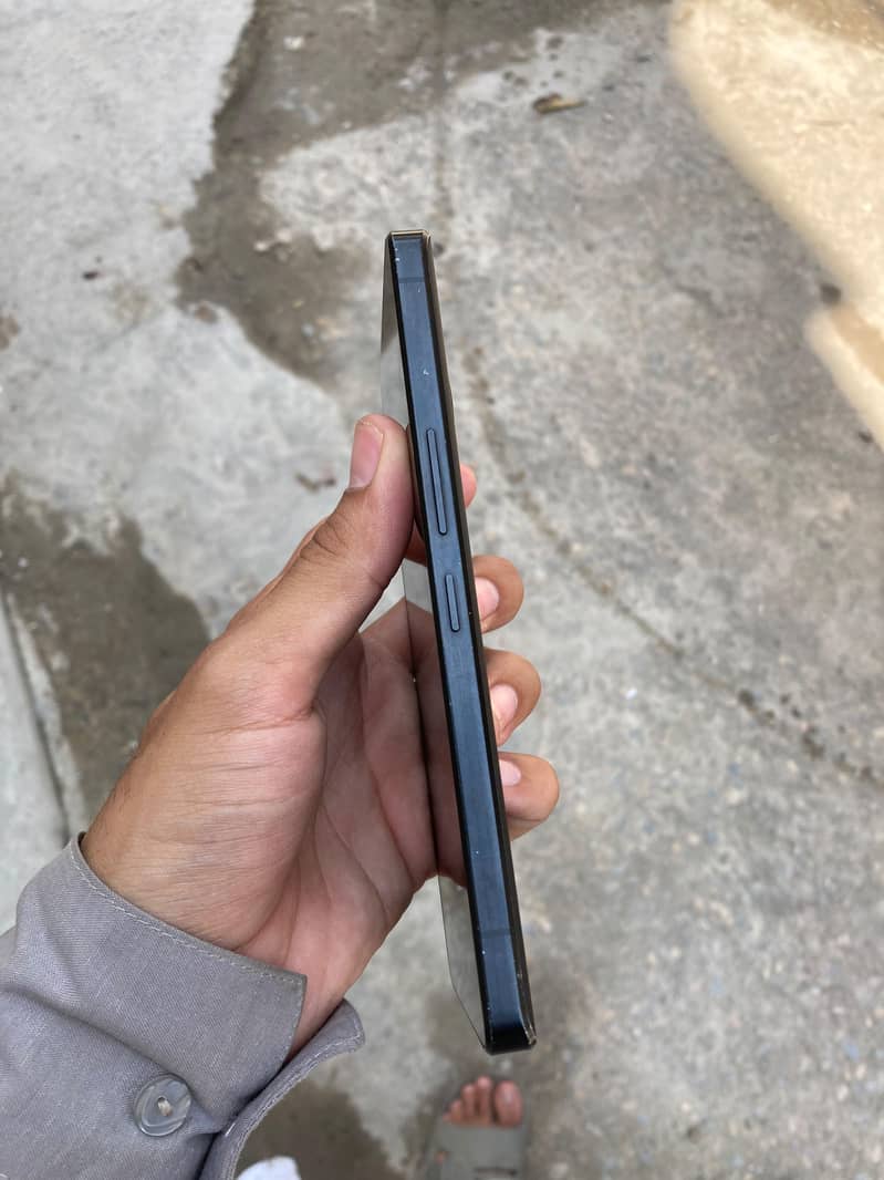 Sharp Aquos R7 3