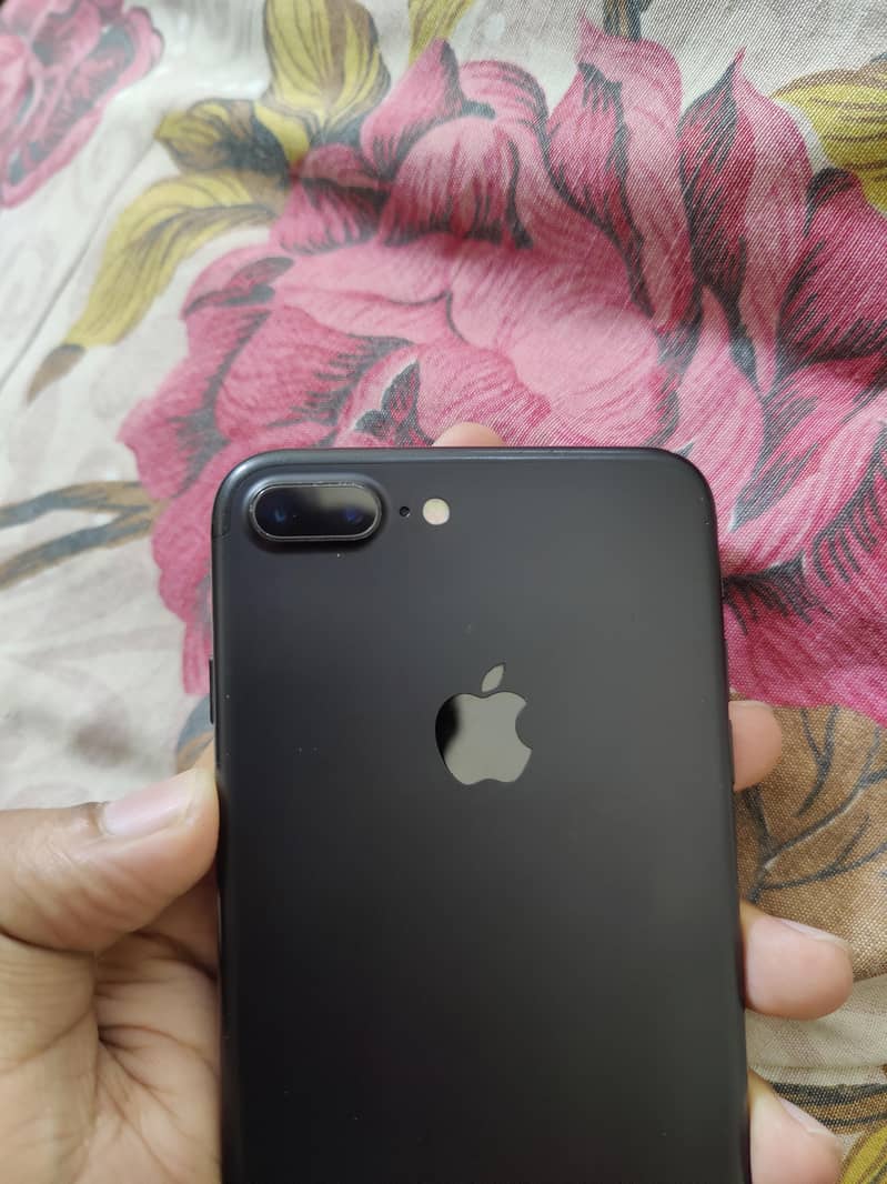 Apple iPhone 7 Plus 1