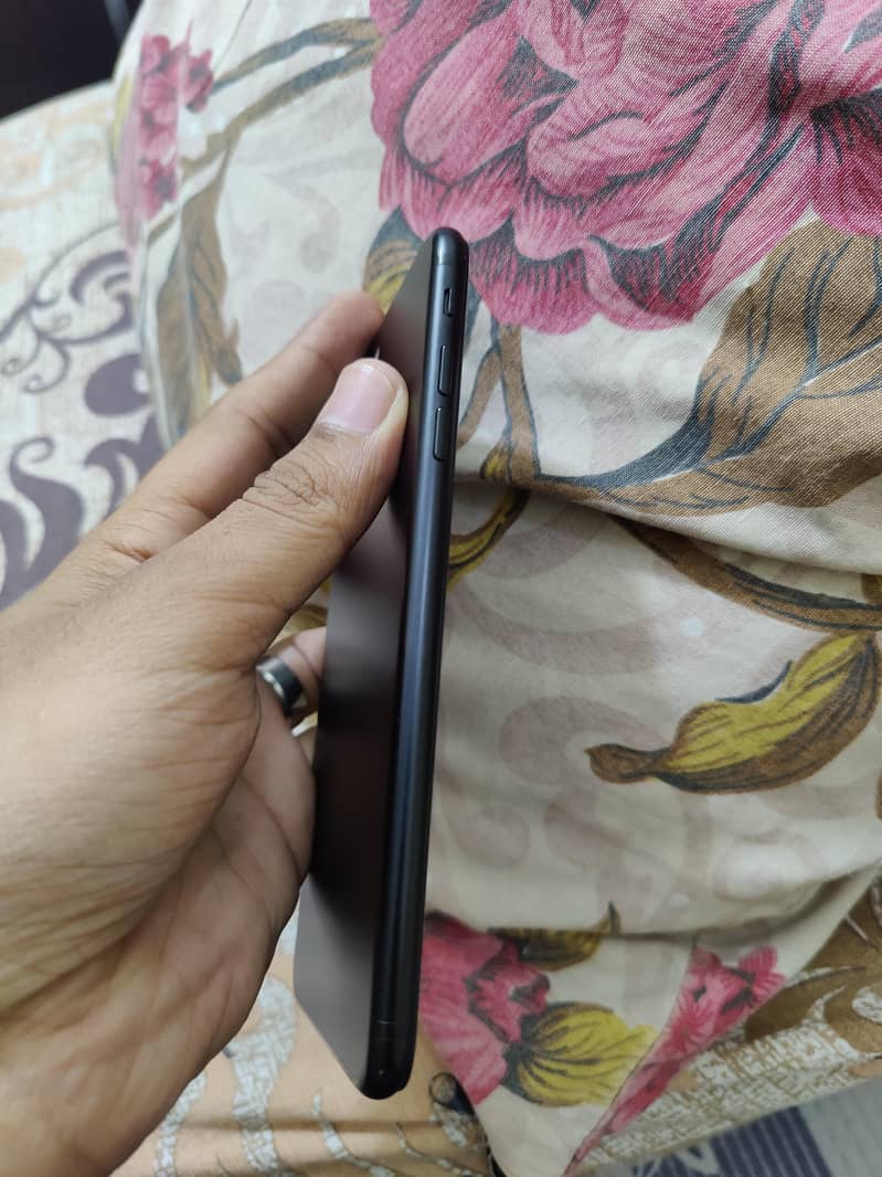 Apple iPhone 7 Plus 6