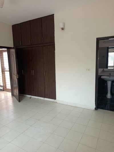 10-M House For Rent