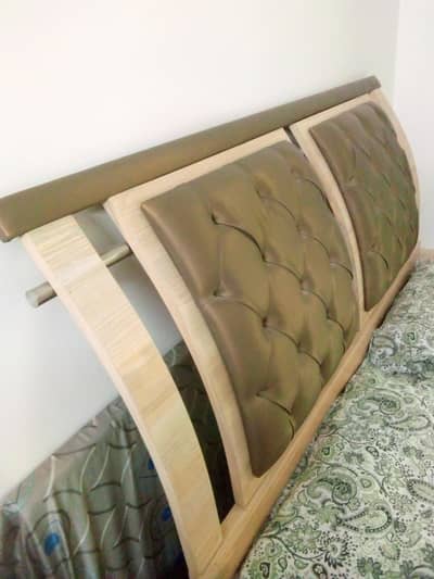 Queen bed with or without mattress