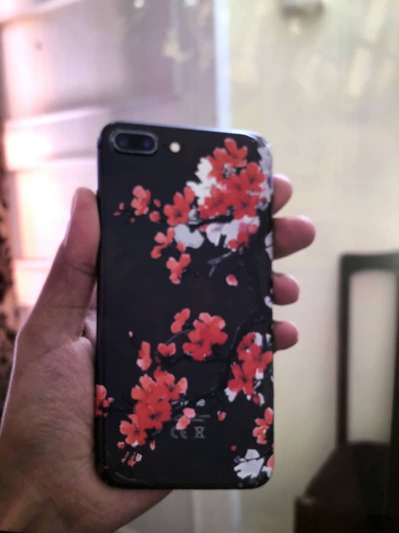 Apple iPhone 8 Plus 0