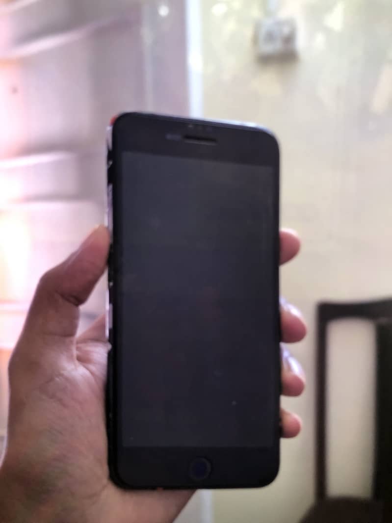 Apple iPhone 8 Plus 1