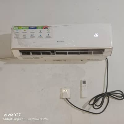 11 months used like new heat and cold split inverter Duke series