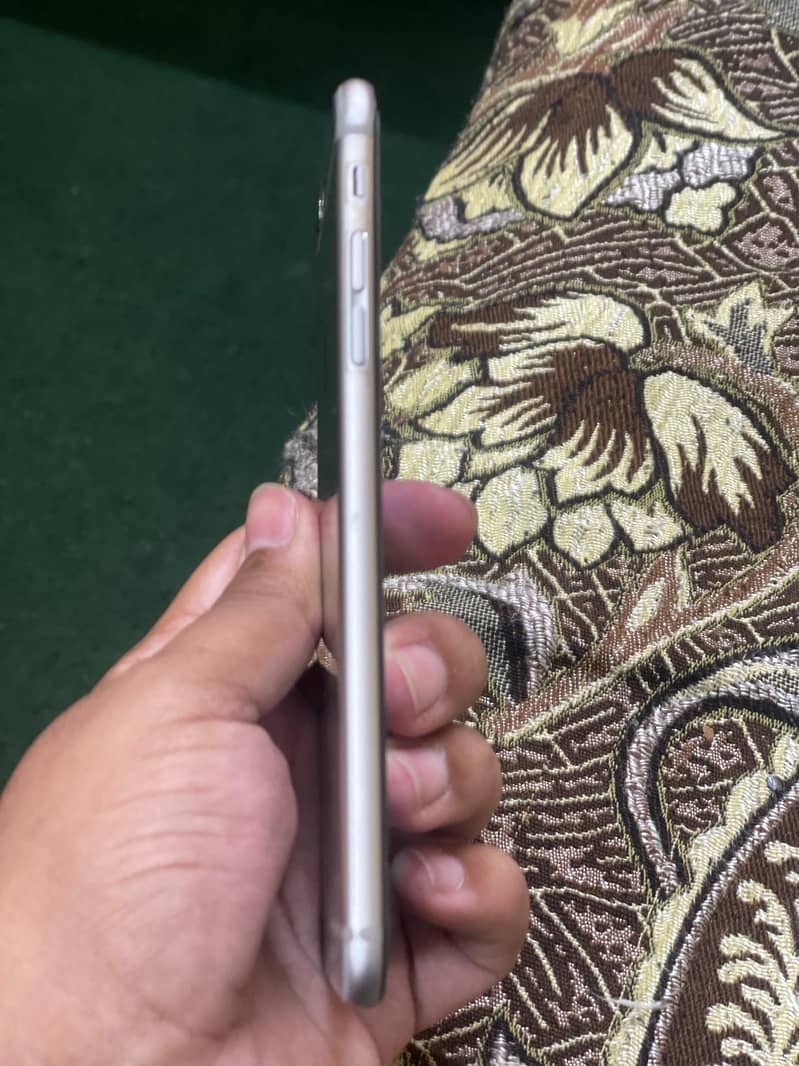 Apple iPhone 6 Plus 3