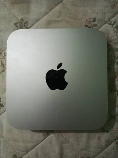 Mac mini m2 8/256 model 2023 used with protective case