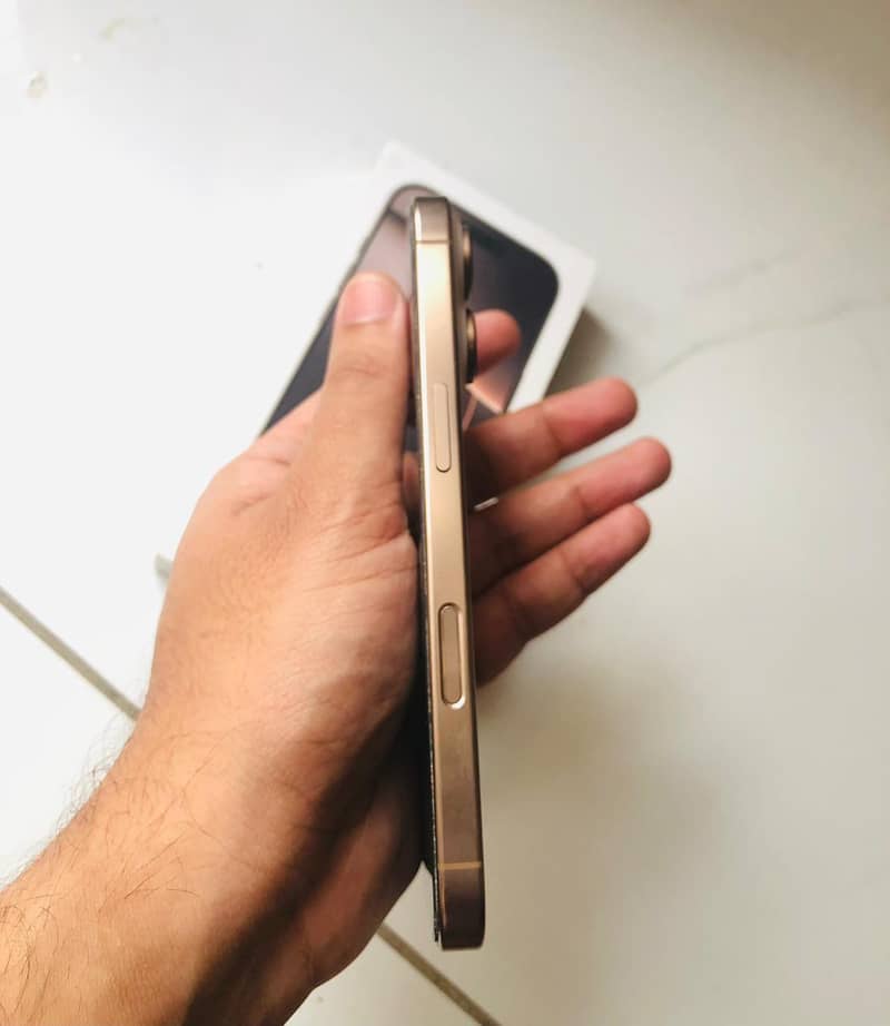 iPhone 16 Pro 1