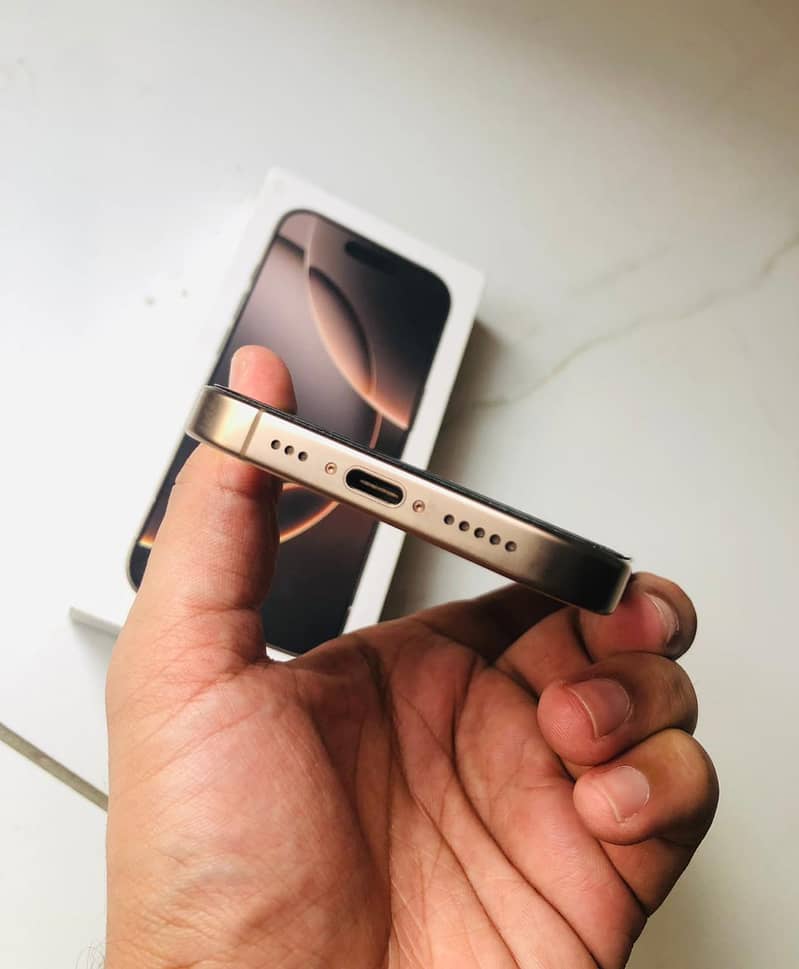 iPhone 16 Pro 2