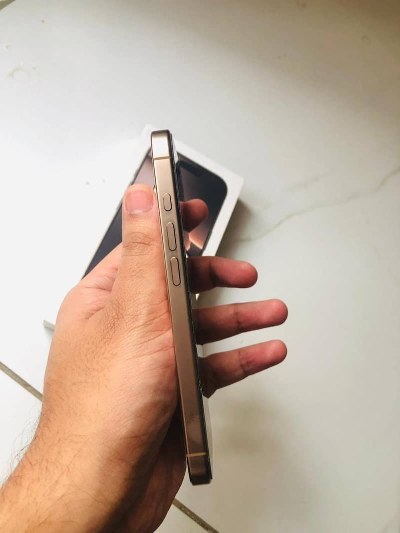 iPhone 16 Pro 3
