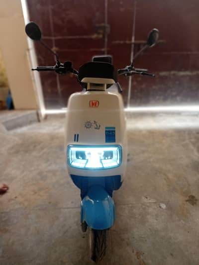 evee Niska 1 scooty imported