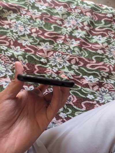 Samsung Mobile J8
