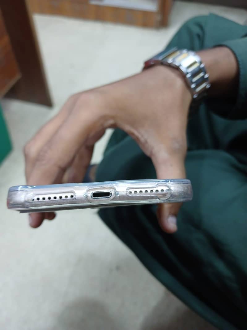 Apple iPhone 8 Plus 3