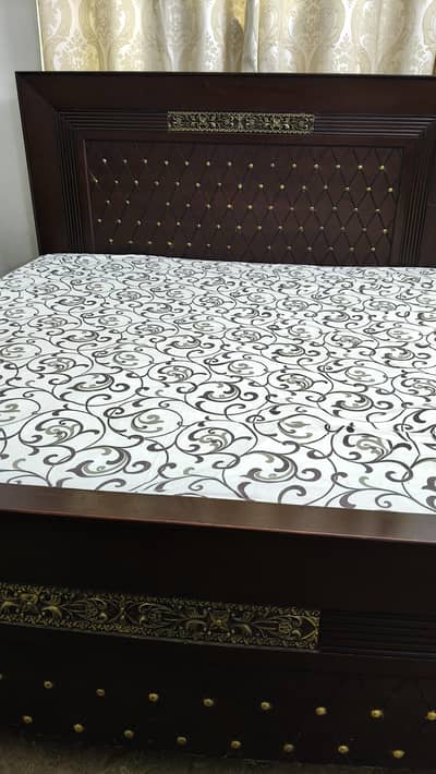 king size wooden bed