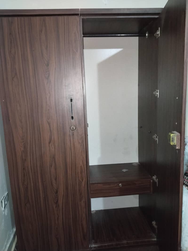 ALMARI BED 1