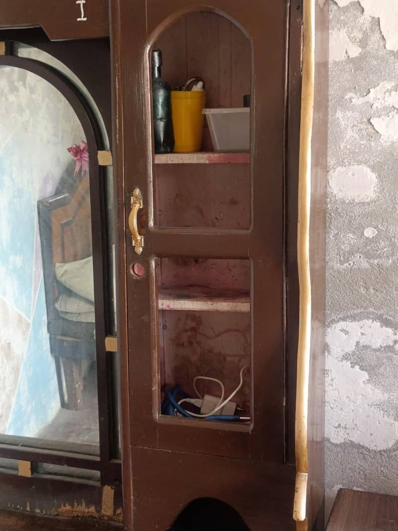 DRESSING TABLE 1